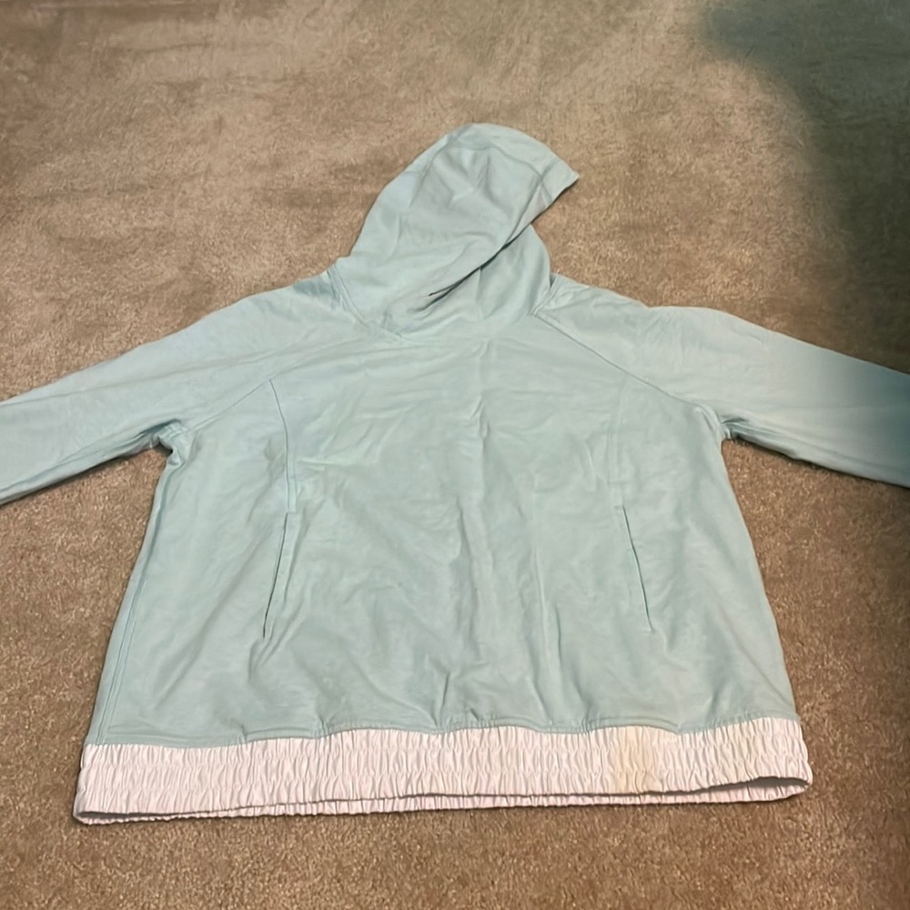 LuLulemon sweatshirt